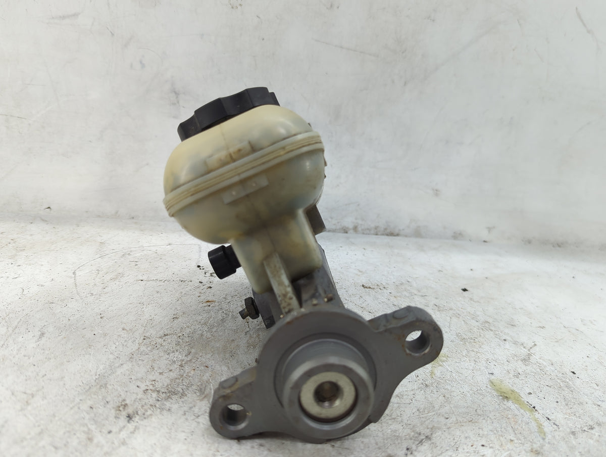 2000-2005 Pontiac Grand Am Brake Master Cylinder 5033315 - Oemusedautoparts1.com