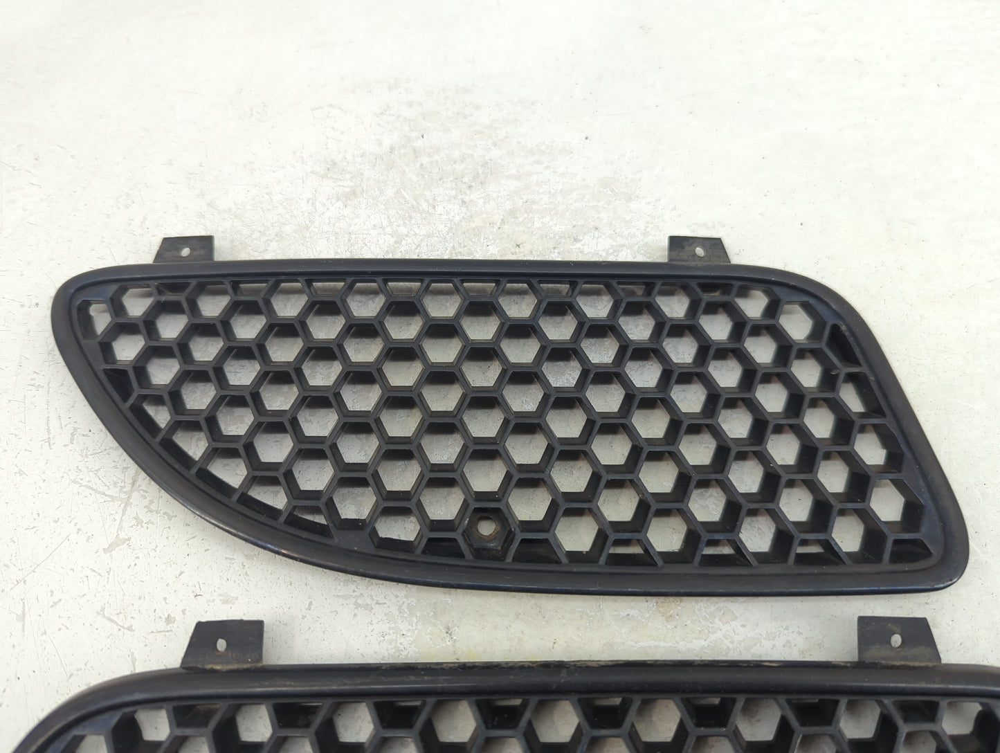 1999-2005 Pontiac Grand Am Front Grille Bumper Not Included - Oemusedautoparts1.com