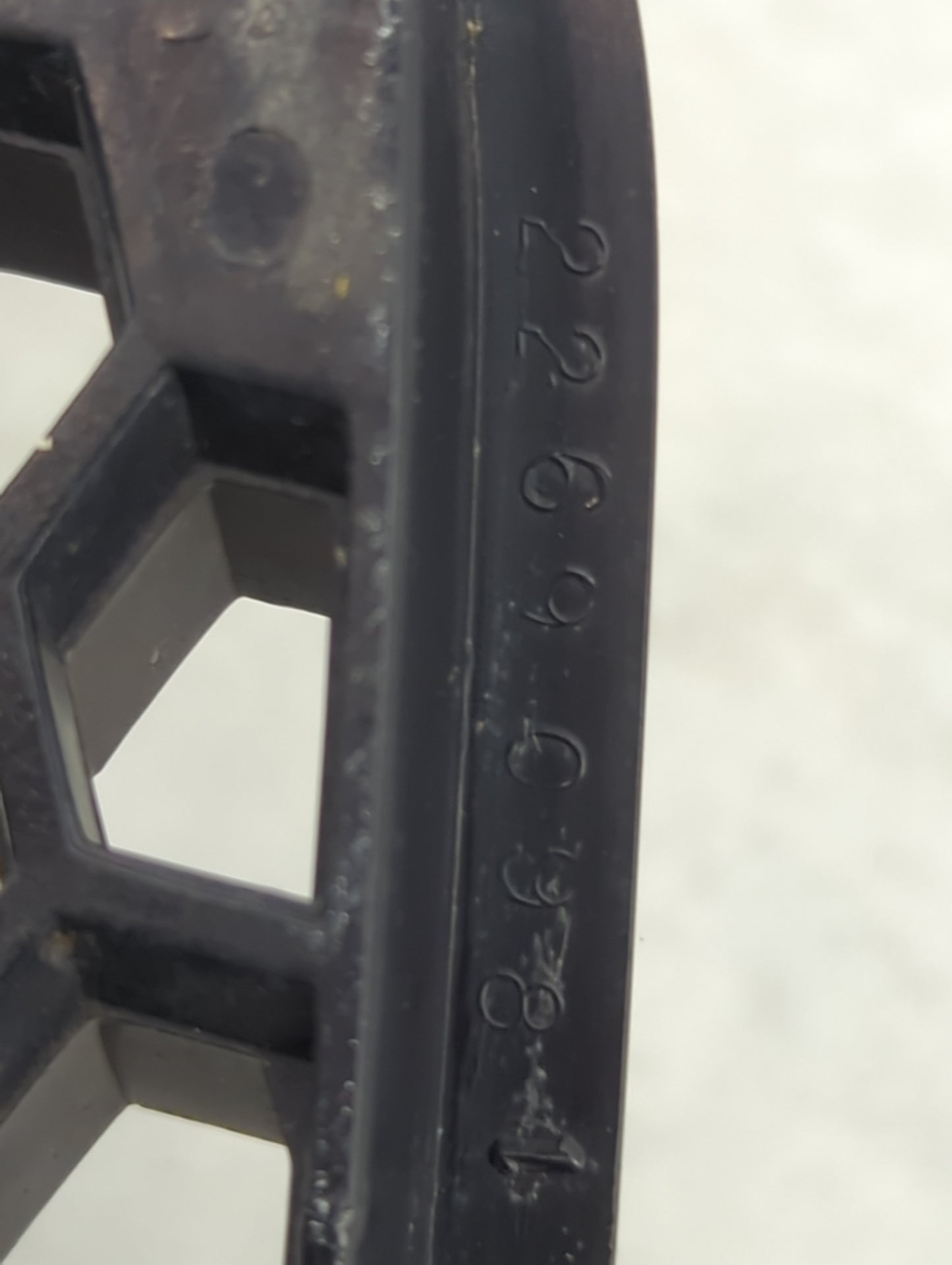 1999-2005 Pontiac Grand Am Front Grille Bumper Not Included - Oemusedautoparts1.com