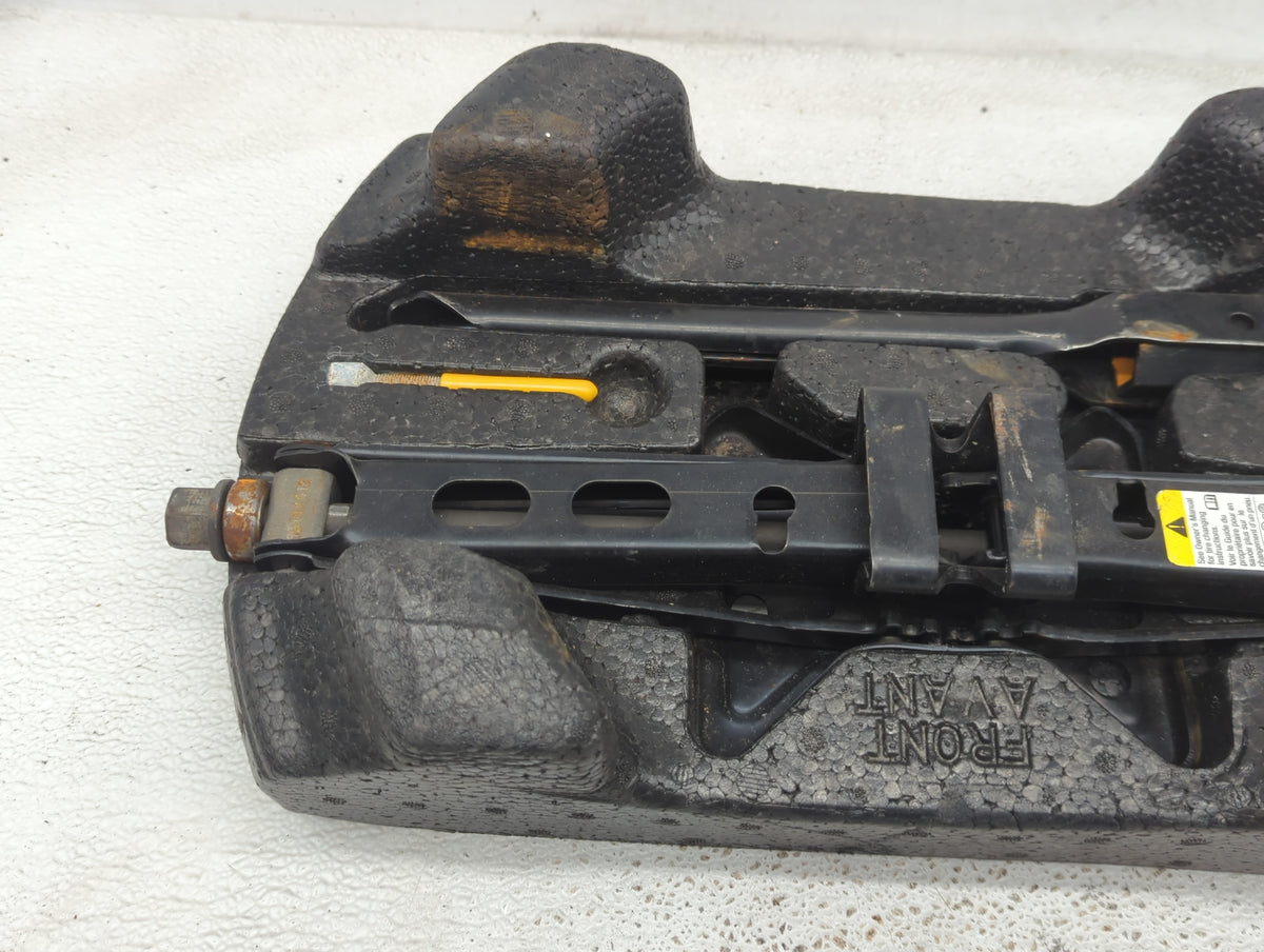 2005 Pontiac Grand Prix Spare Scissor Car Jack - Oemusedautoparts1.com