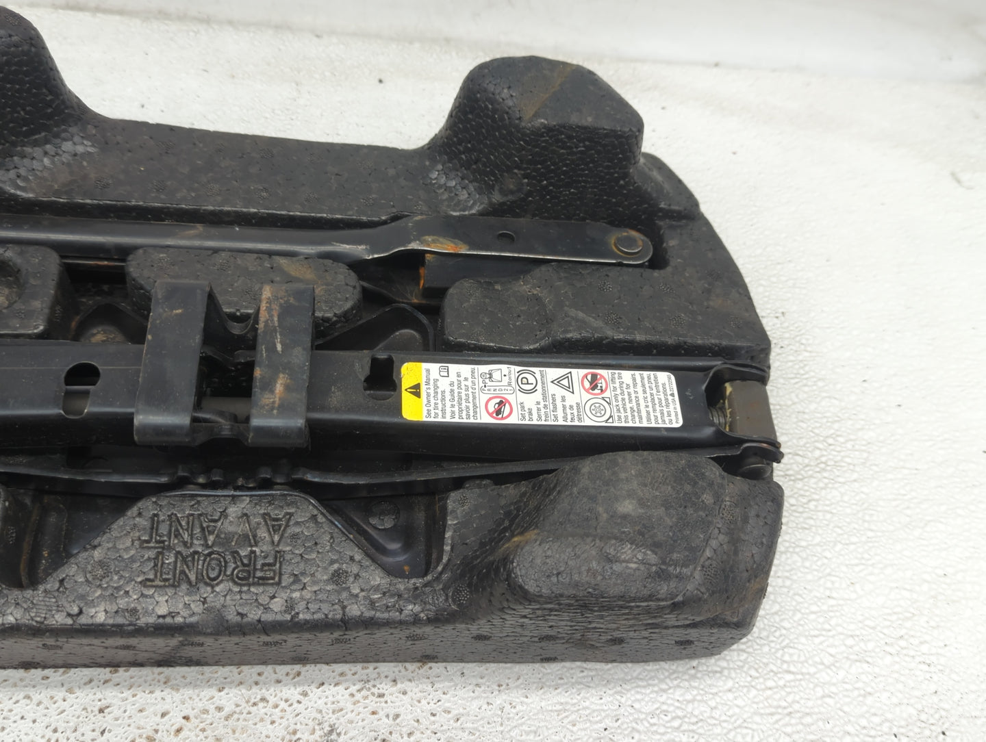 2005 Pontiac Grand Prix Spare Scissor Car Jack - Oemusedautoparts1.com