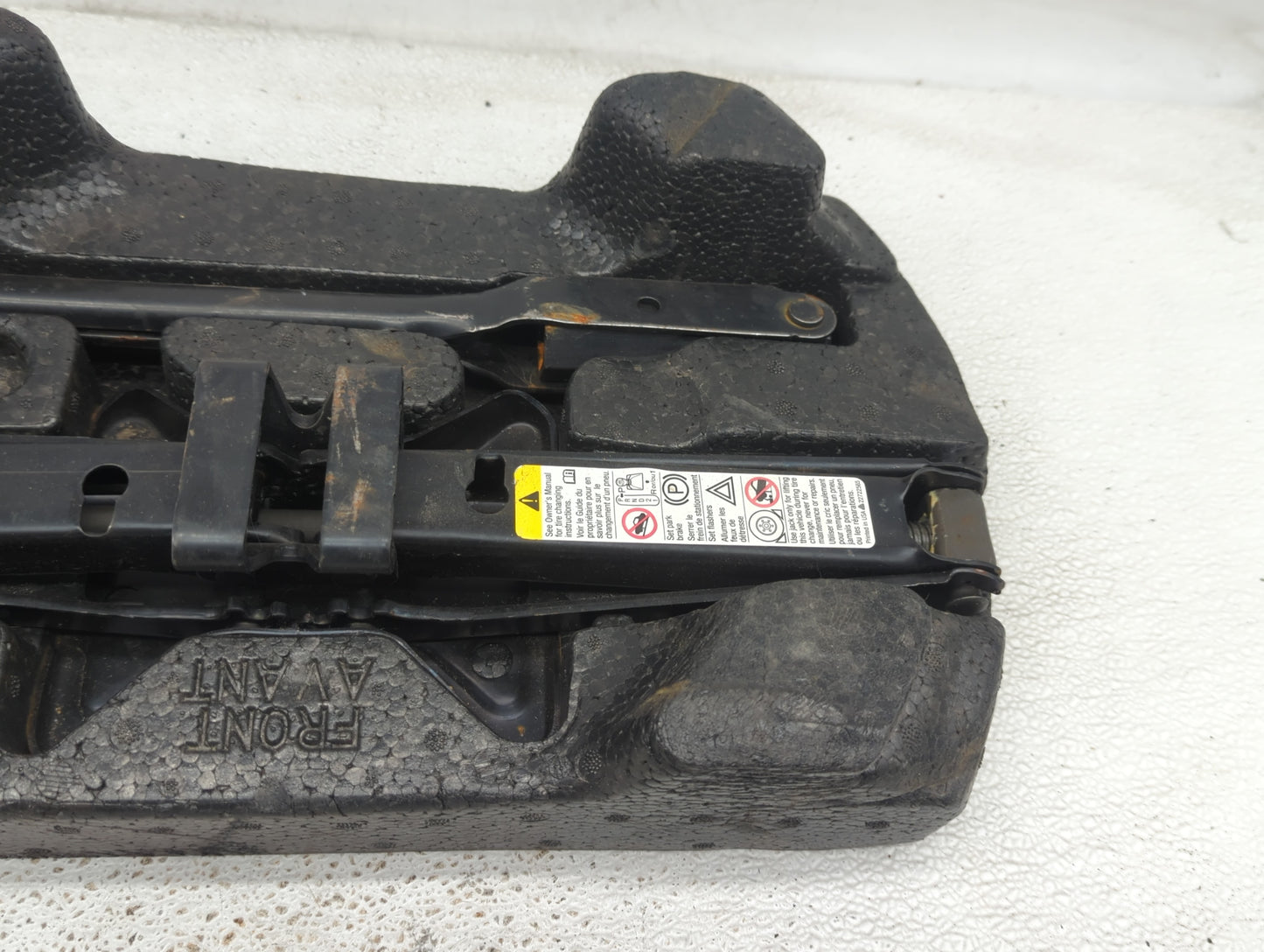 2005 Pontiac Grand Prix Spare Scissor Car Jack - Oemusedautoparts1.com