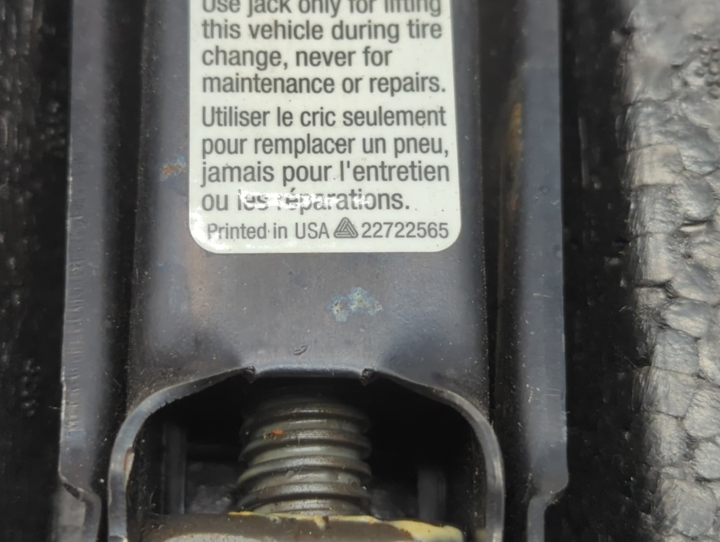 2005 Pontiac Grand Prix Spare Scissor Car Jack - Oemusedautoparts1.com