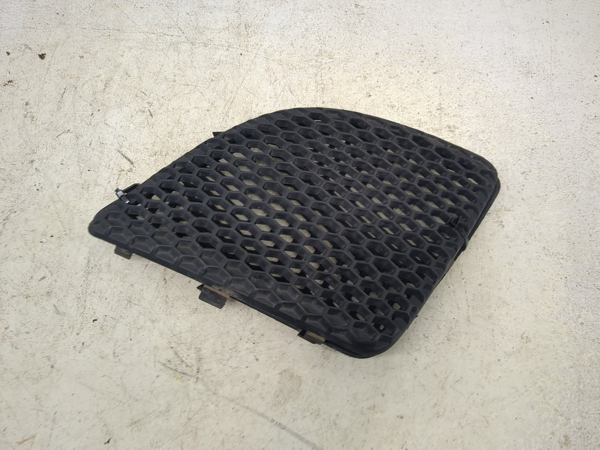 2004-2008 Pontiac Grand Prix Front Grille Bumper Not Included 5036583 - Oemusedautoparts1.com