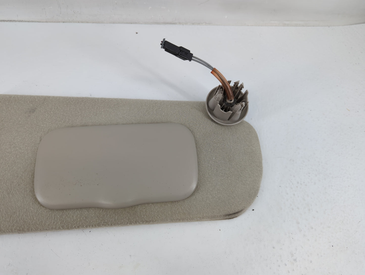 2002-2005 Pontiac Montana Sun Visor Shade Replacement Passenger Right Mirror Fits Fits 2002 2003 2004 2005 OEM Used Auto Par