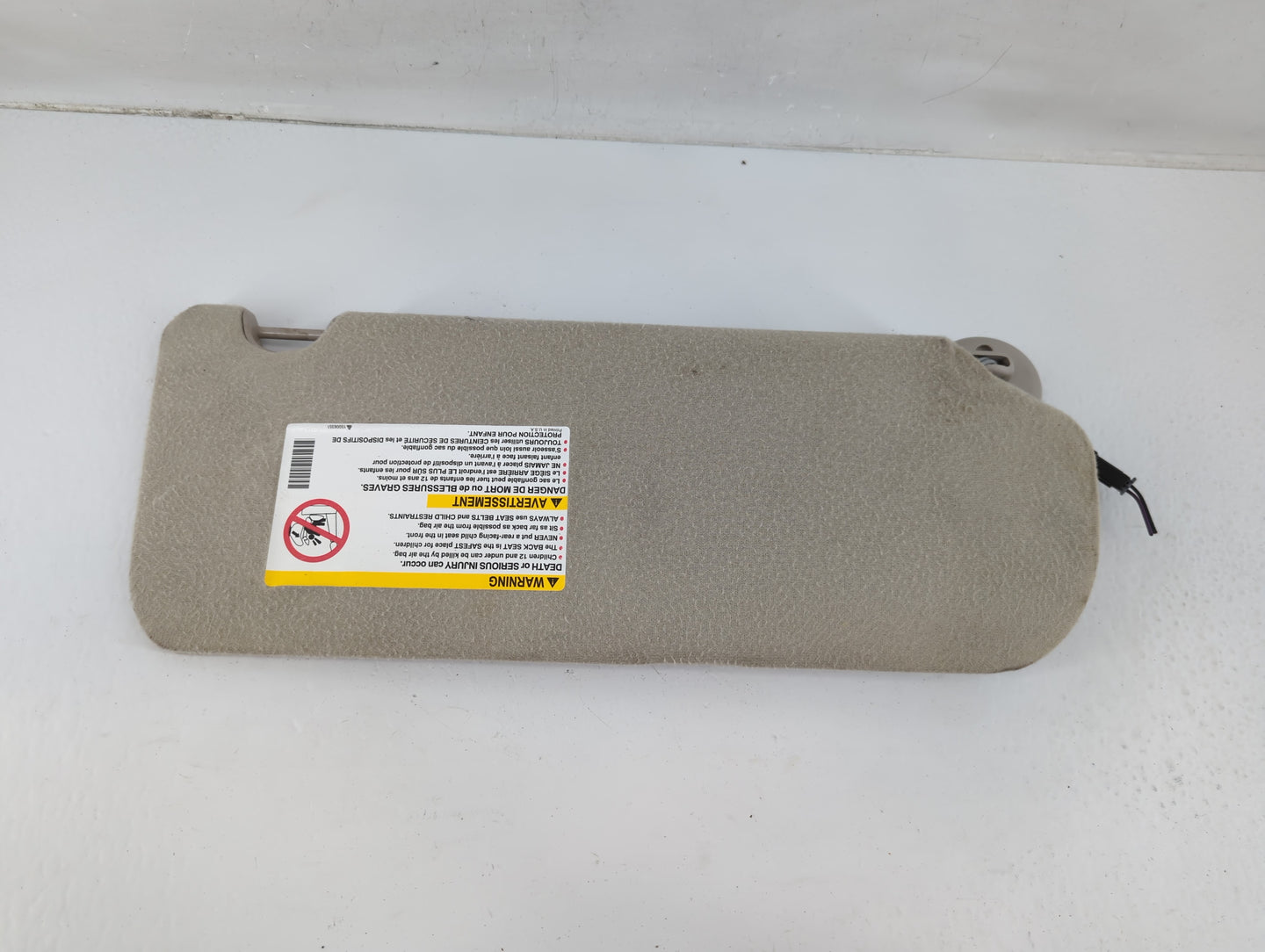 2002-2005 Pontiac Montana Sun Visor Shade Replacement Driver Left Mirror Fits Fits 2002 2003 2004 2005 OEM Used Auto Parts -