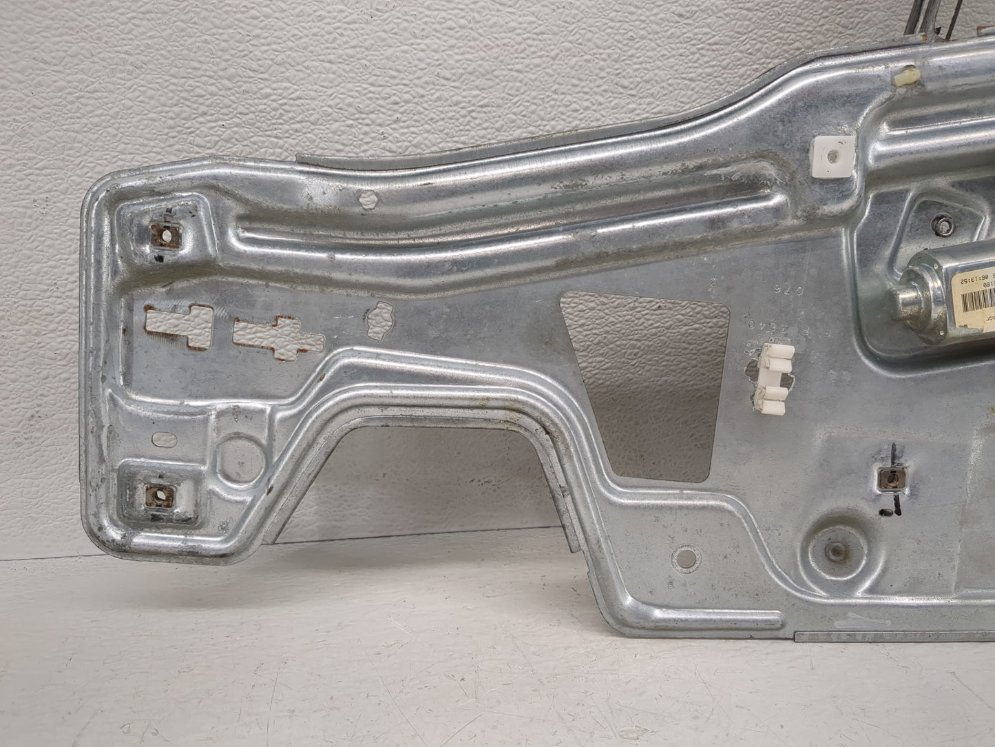 2006-2008 Pontiac Torrent Used Window Regulator Passenger Front - Oemusedautoparts1.com