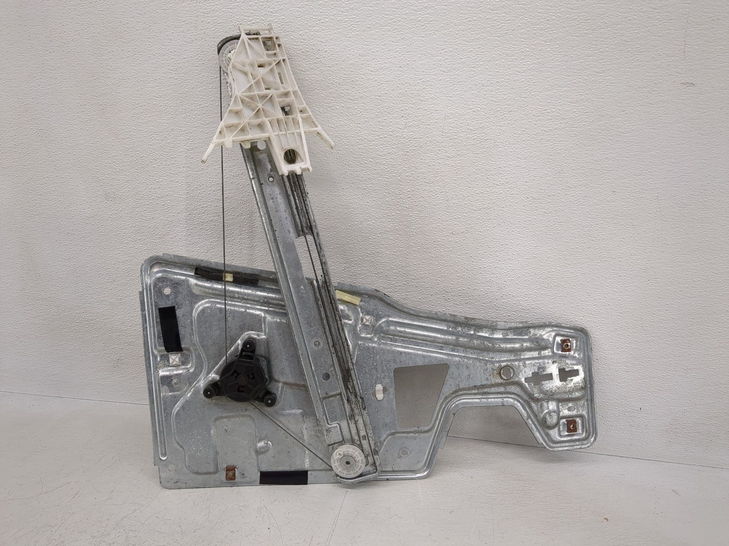 2006-2008 Pontiac Torrent Used Window Regulator Passenger Front - Oemusedautoparts1.com