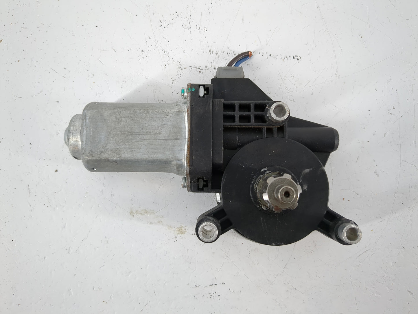 2006-2008 Pontiac Torrent Driver Front Left Power Window Motor - Oemusedautoparts1.com