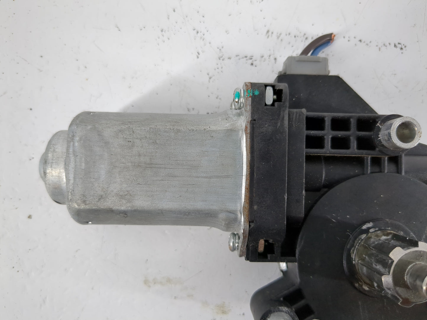 2006-2008 Pontiac Torrent Driver Front Left Power Window Motor - Oemusedautoparts1.com
