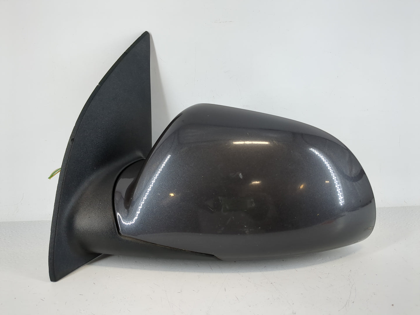 2006-2009 Pontiac Torrent Driver Side View Mirror - Left Door Mirror OEM Used - Oemusedautoparts1.com