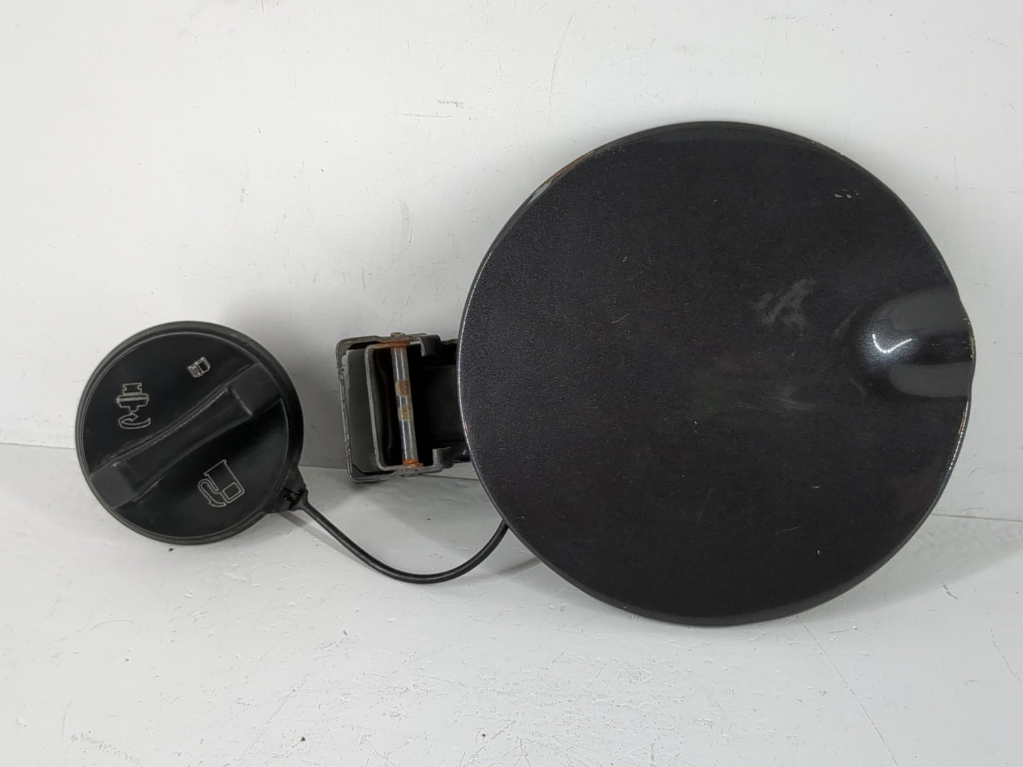 Pontiac Torrent Fuel Tank Door Lid Gas Tank - Oemusedautoparts1.com
