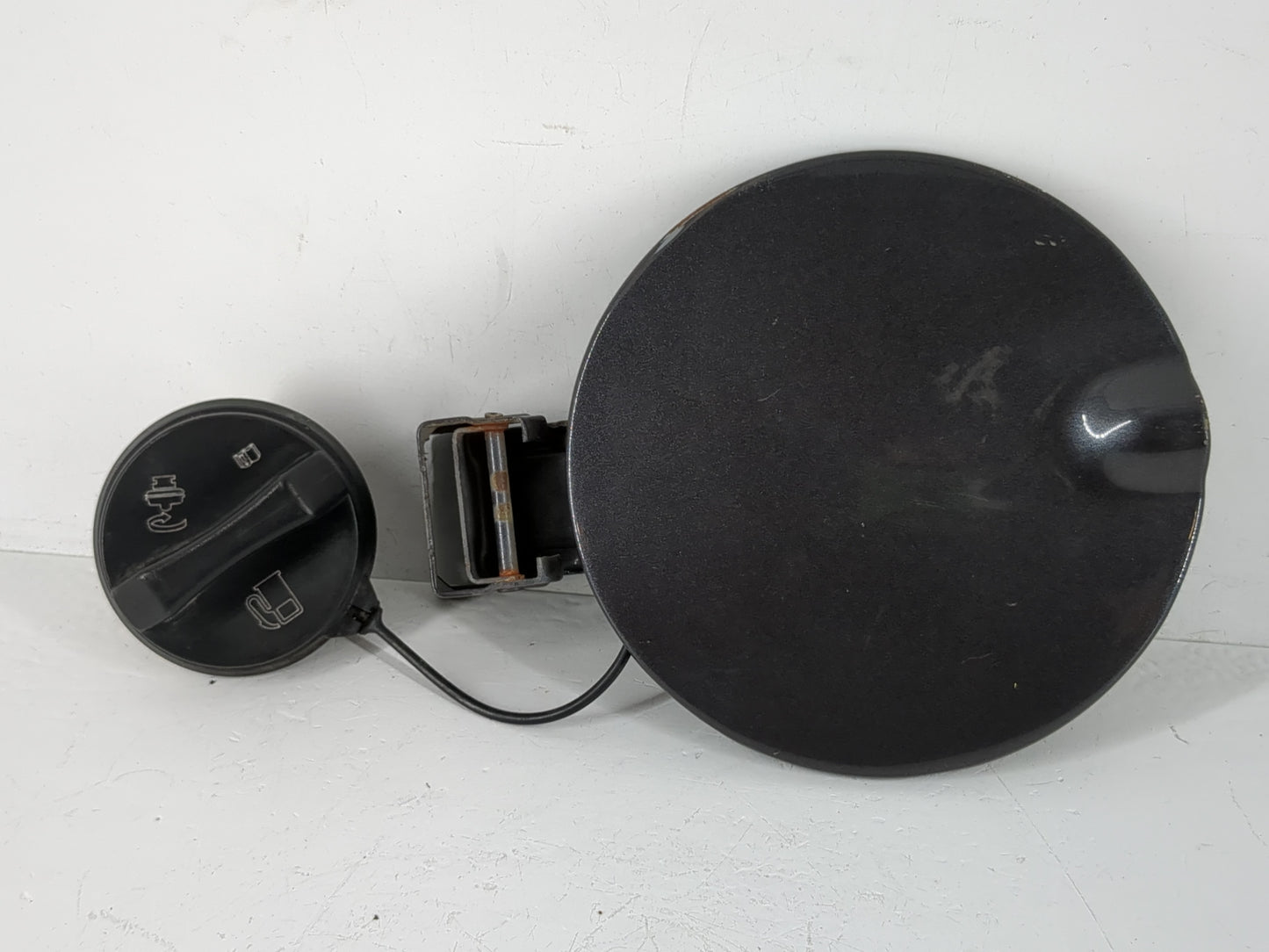 Pontiac Torrent Fuel Tank Door Lid Gas Tank - Oemusedautoparts1.com