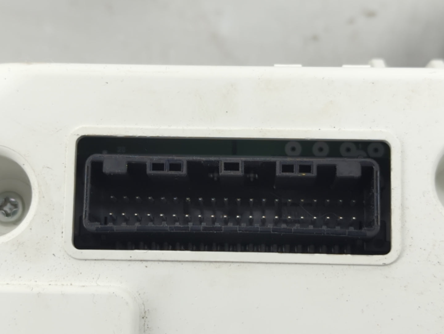 2009-2010 Pontiac Vibe Instrument Cluster Speedometer Gauges Fits Fits 2009 2010 OEM Used Auto Parts - Oemusedautoparts1.com