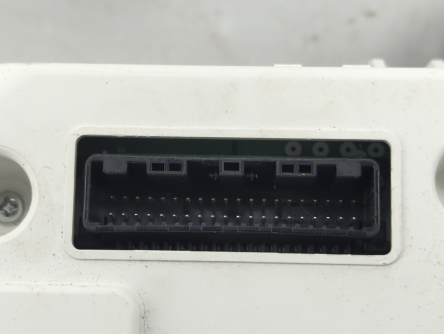 2009-2010 Pontiac Vibe Instrument Cluster Speedometer Gauges Fits Fits 2009 2010 OEM Used Auto Parts - Oemusedautoparts1.com