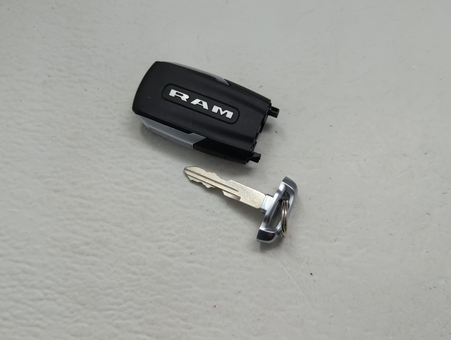 Ram Keyless Entry Remote Fob OHT4882056 68523815 6 buttons - Oemusedautoparts1.com