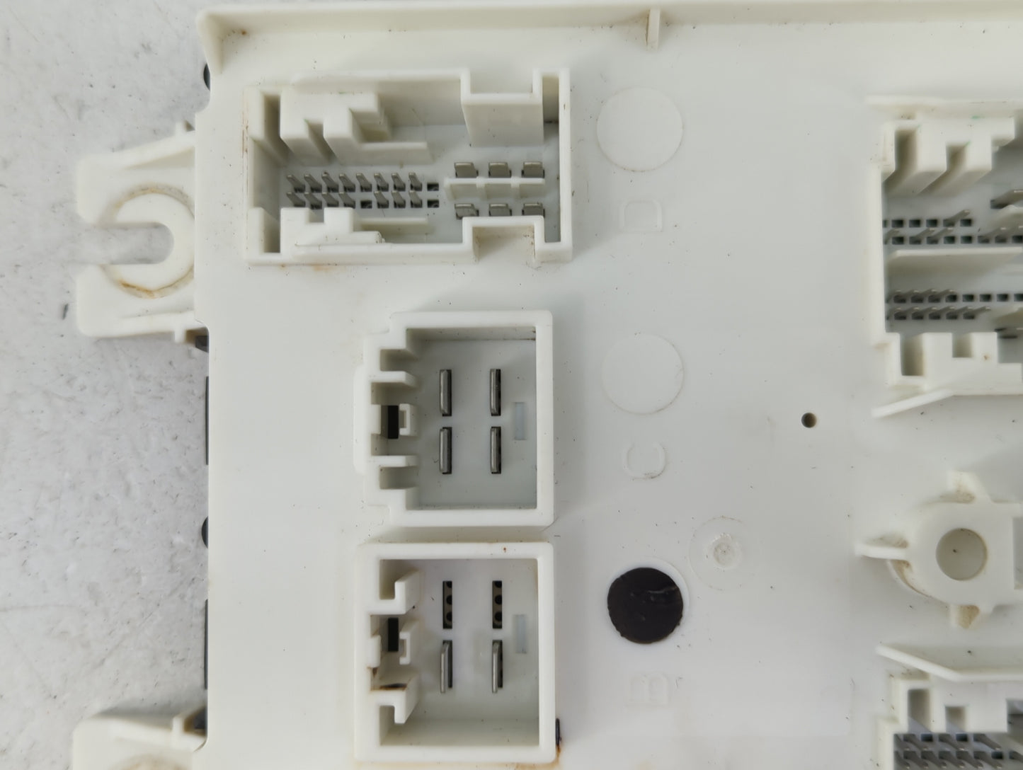 2013-2013 Ram 1500 Body Control Module Bcm Inner Cabin Fuse Box - Oemusedautoparts1.com