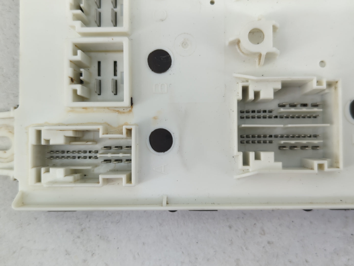 2013-2013 Ram 1500 Body Control Module Bcm Inner Cabin Fuse Box - Oemusedautoparts1.com