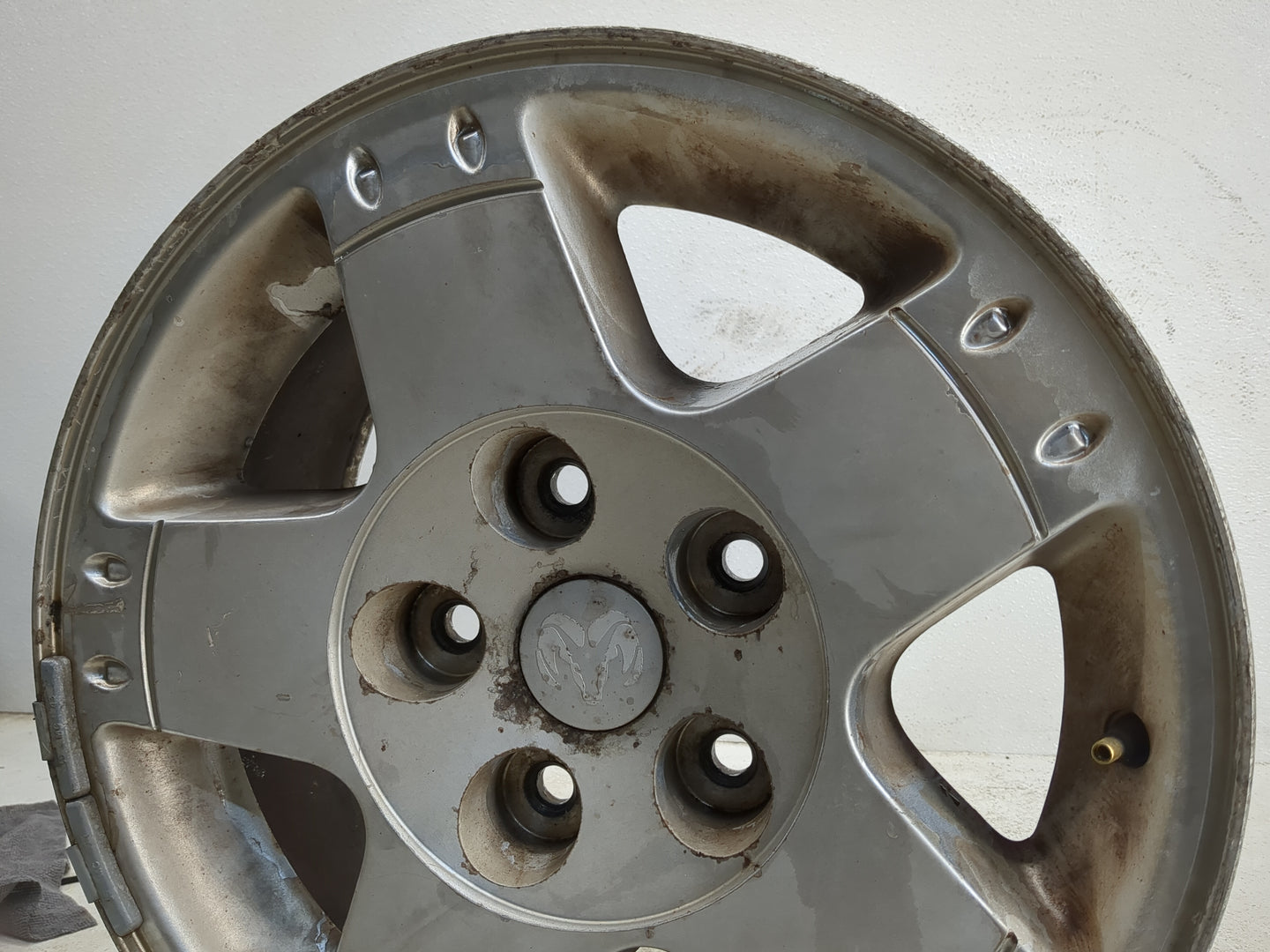 Ram 1500 Oem Wheel Rim 1148742 - Oemusedautoparts1.com