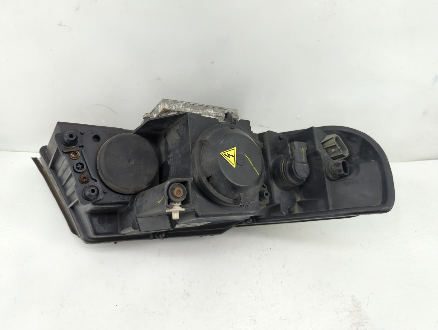 2005-2009 Saab 9-7x Driver Left Oem Head Light Headlight Lamp - Oemusedautoparts1.com
