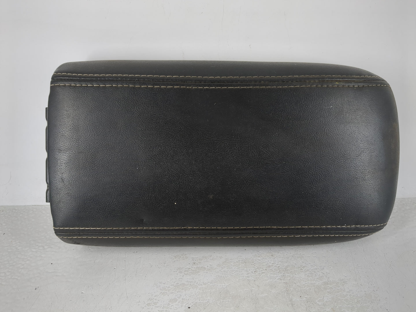 0 Saab 9-7x Center Console Armrest Cover Lid Fits OEM Used Auto Parts - Oemusedautoparts1.com
