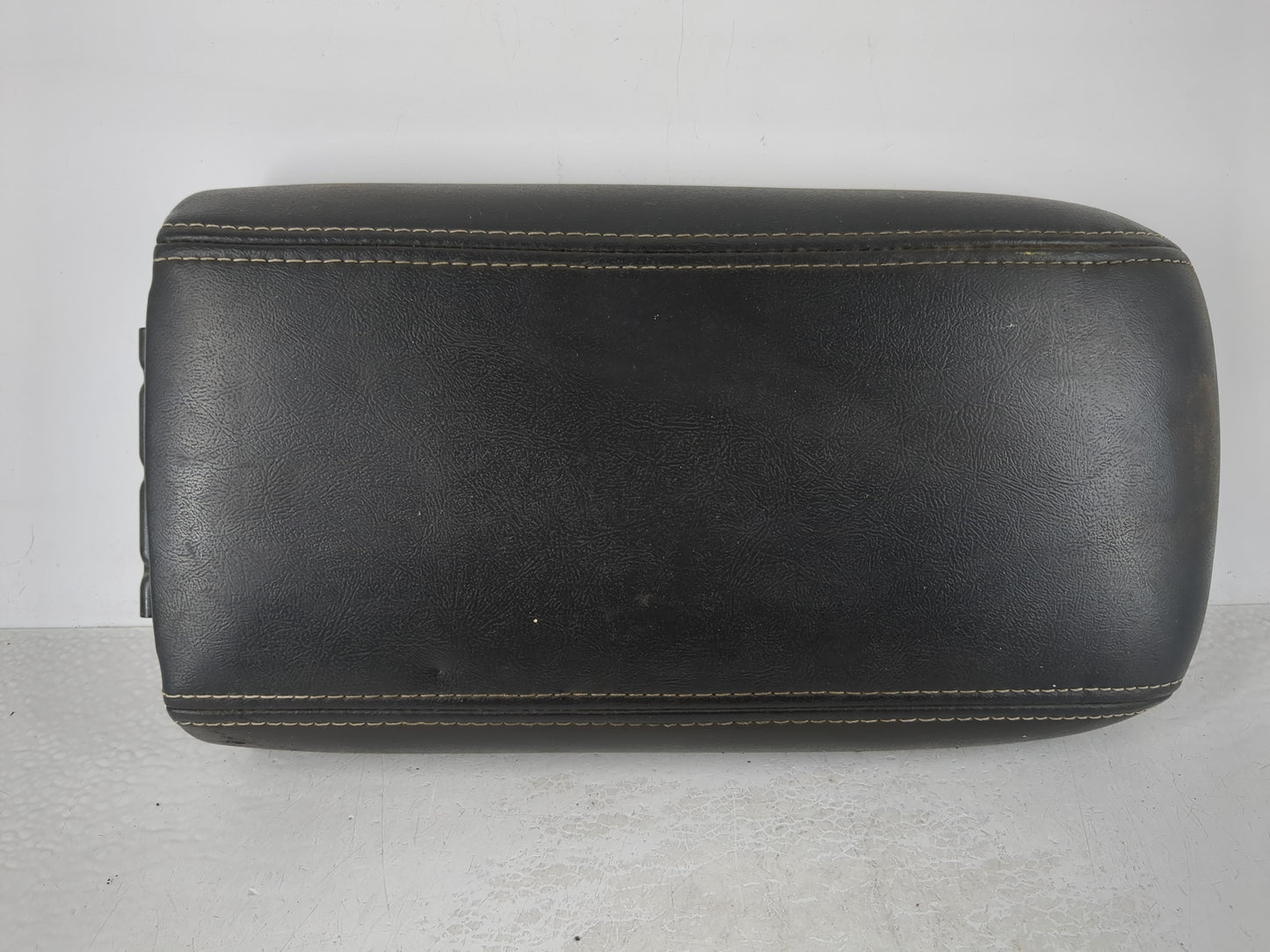 0 Saab 9-7x Center Console Armrest Cover Lid Fits OEM Used Auto Parts - Oemusedautoparts1.com