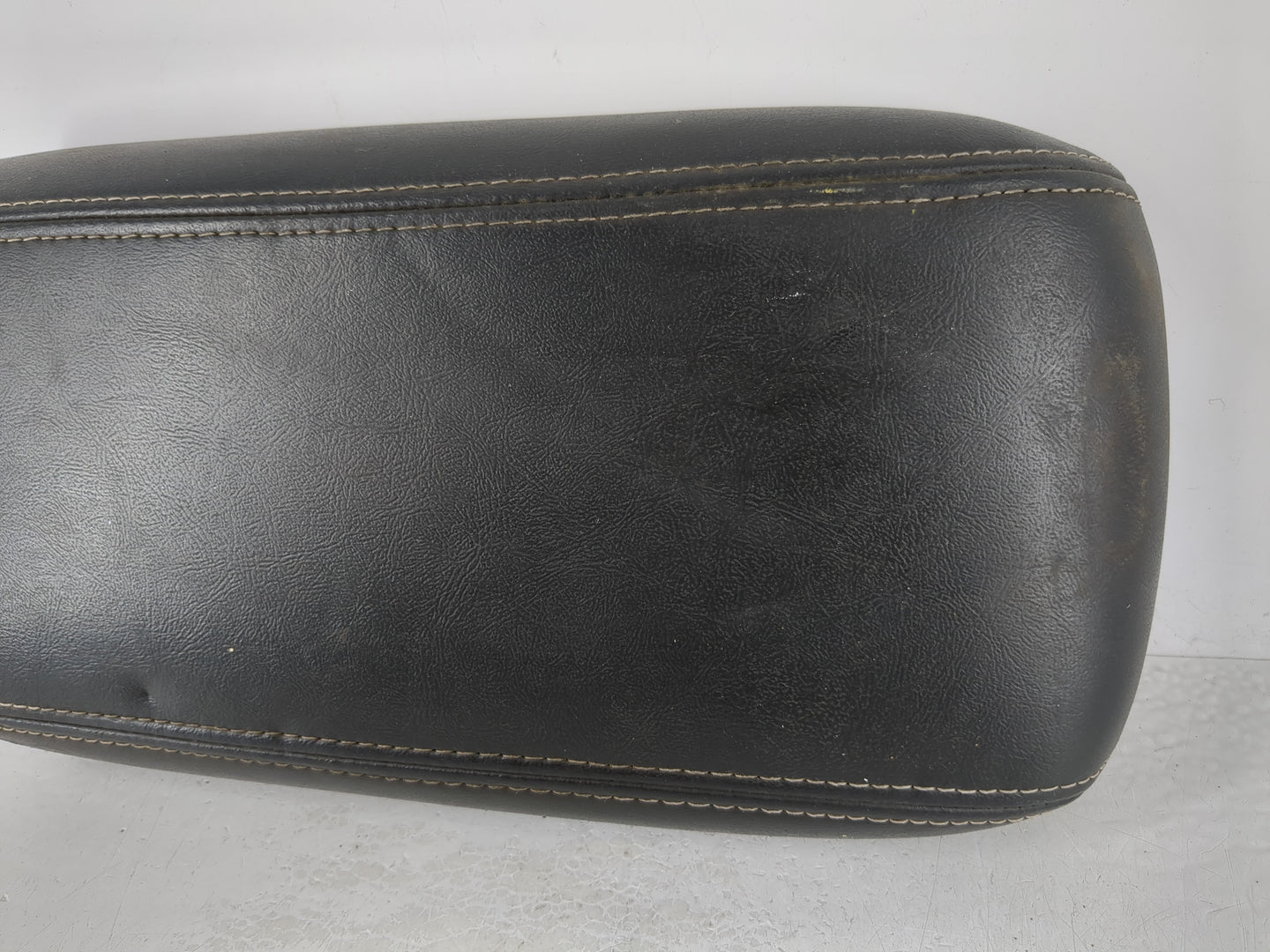 0 Saab 9-7x Center Console Armrest Cover Lid Fits OEM Used Auto Parts - Oemusedautoparts1.com