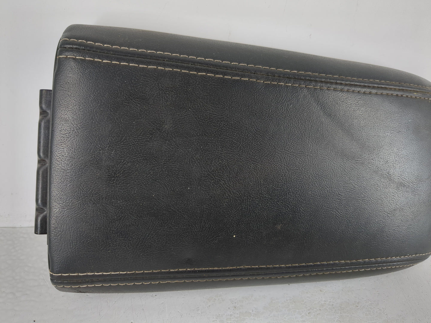 0 Saab 9-7x Center Console Armrest Cover Lid Fits OEM Used Auto Parts - Oemusedautoparts1.com