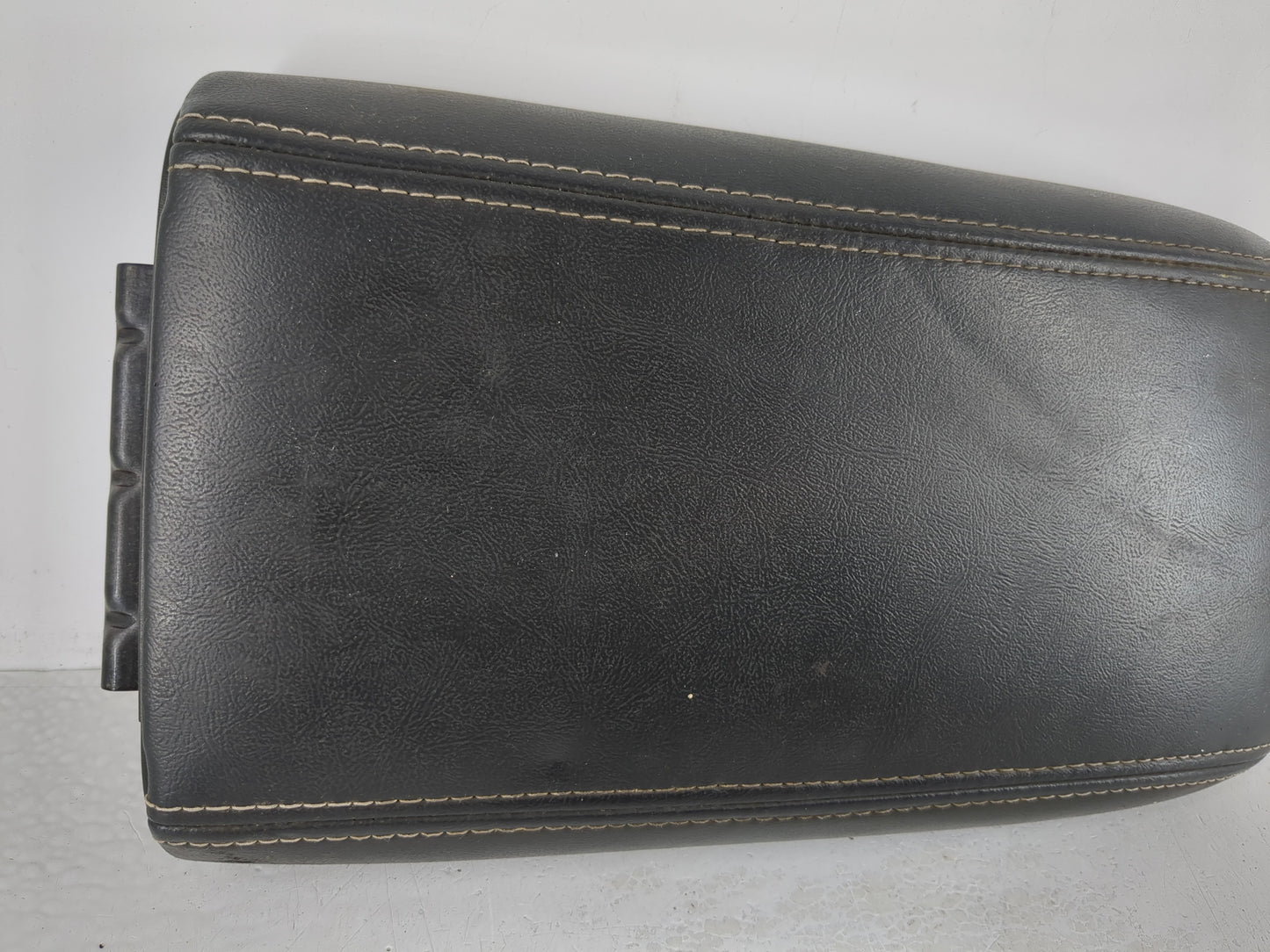 0 Saab 9-7x Center Console Armrest Cover Lid Fits OEM Used Auto Parts - Oemusedautoparts1.com