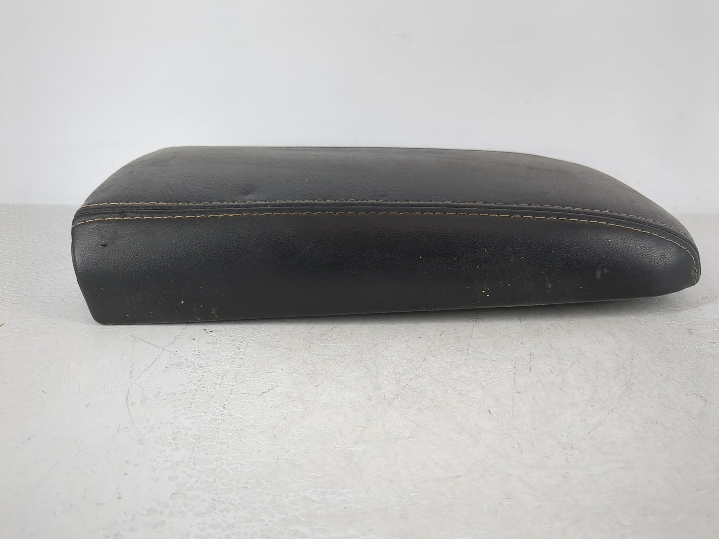 0 Saab 9-7x Center Console Armrest Cover Lid Fits OEM Used Auto Parts - Oemusedautoparts1.com