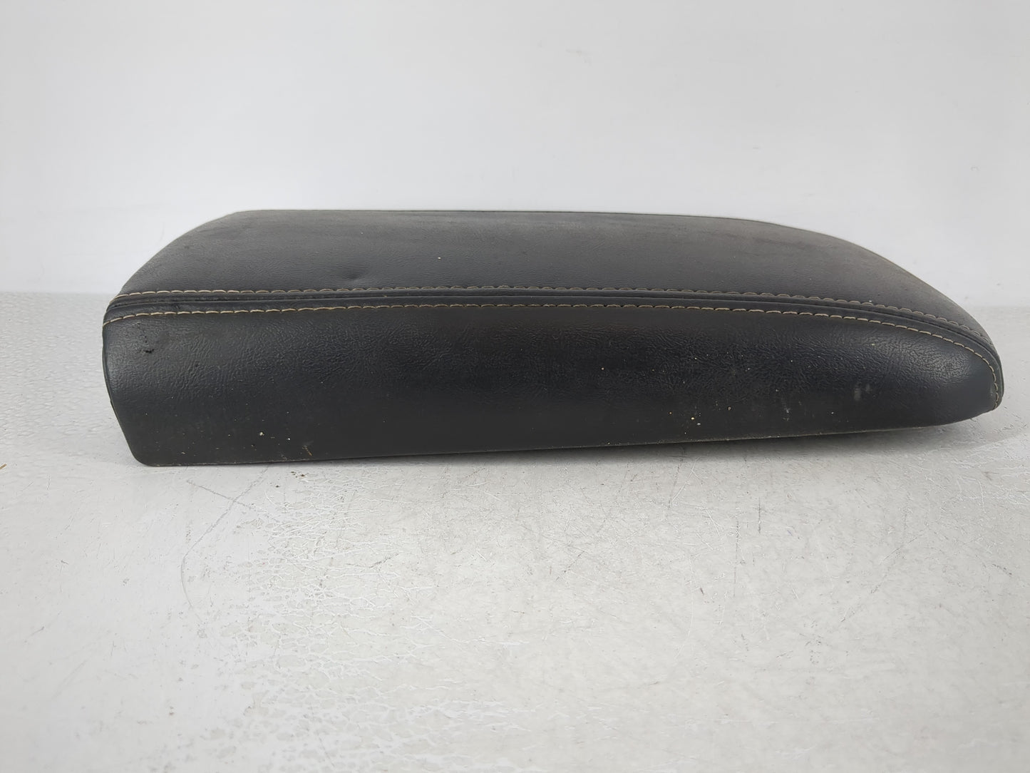 0 Saab 9-7x Center Console Armrest Cover Lid Fits OEM Used Auto Parts - Oemusedautoparts1.com