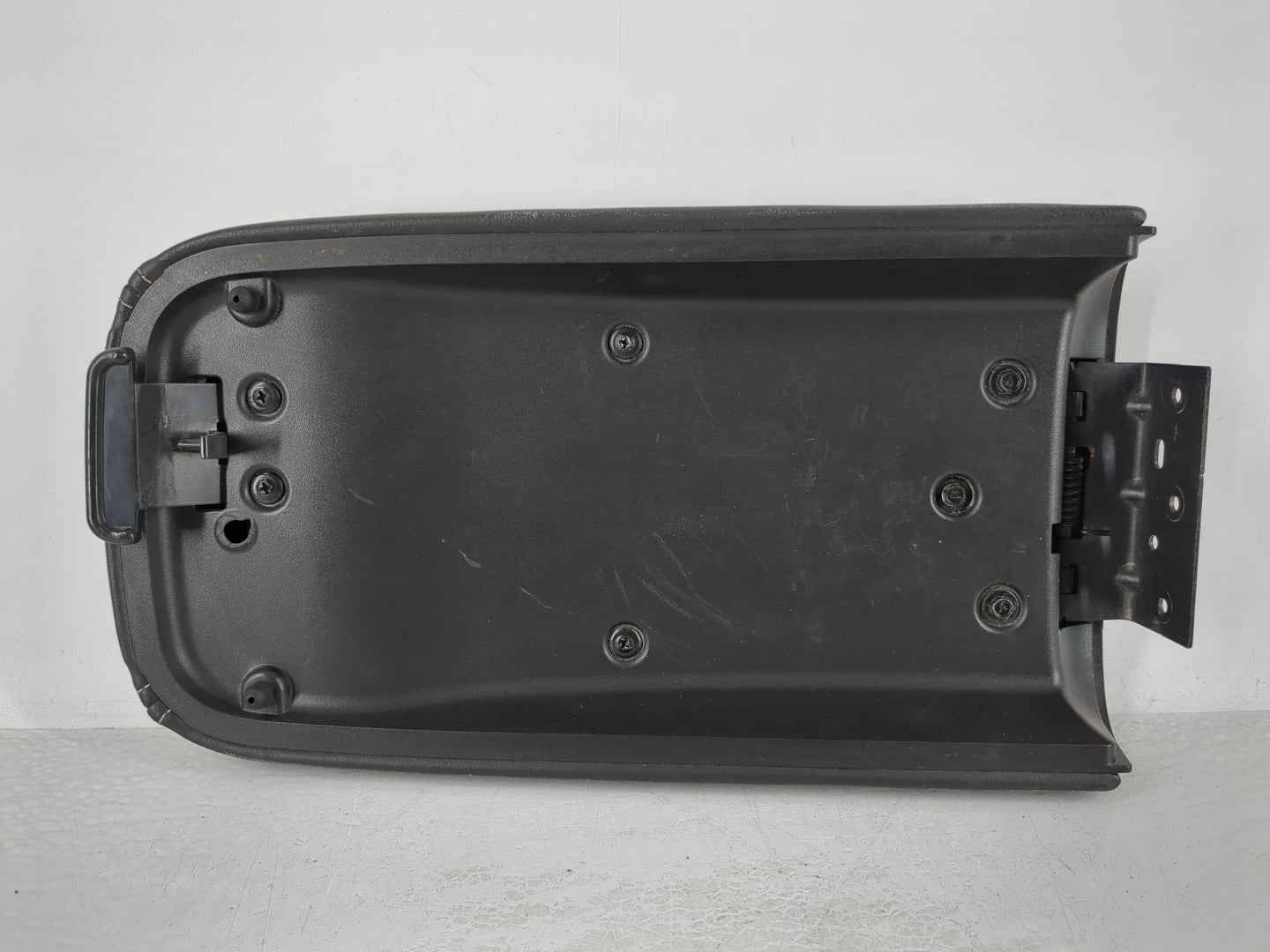 0 Saab 9-7x Center Console Armrest Cover Lid Fits OEM Used Auto Parts - Oemusedautoparts1.com