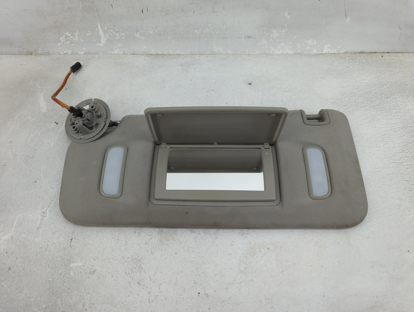 0 Saturn Outlook Sun Visor Shade Replacement Driver Left Mirror Fits OEM Used Auto Parts - Oemusedautoparts1.com