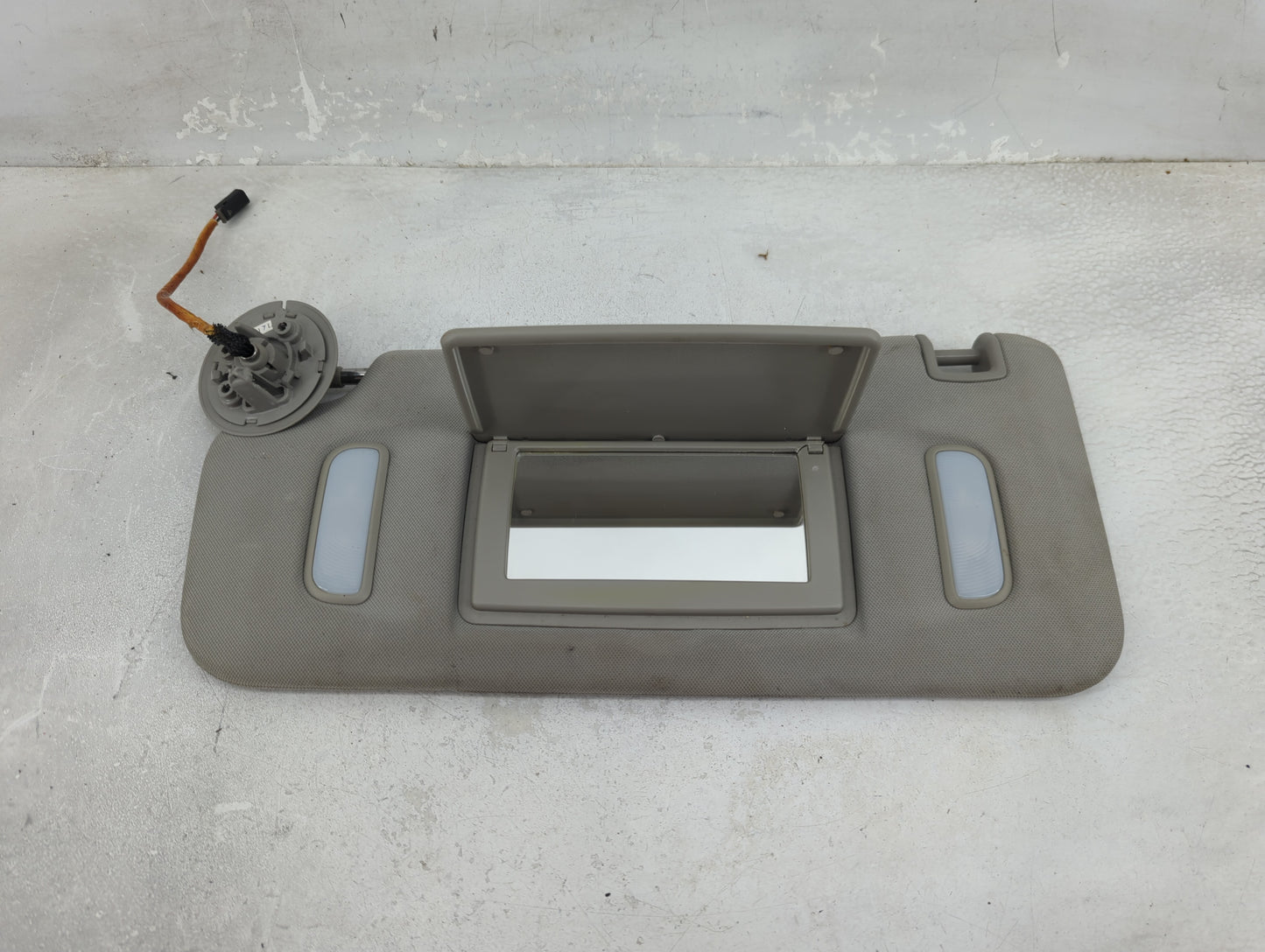 0 Saturn Outlook Sun Visor Shade Replacement Driver Left Mirror Fits OEM Used Auto Parts - Oemusedautoparts1.com