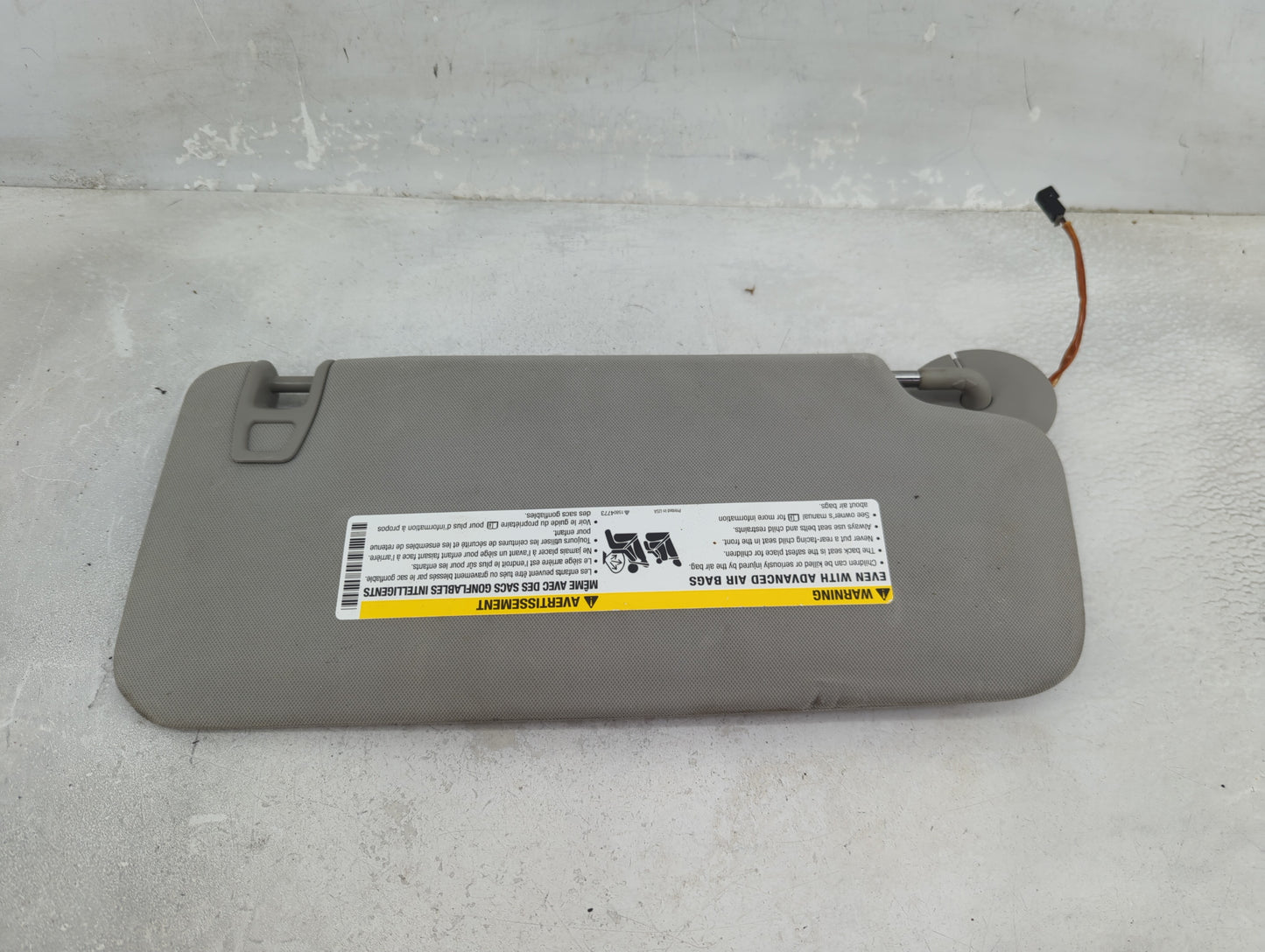 0 Saturn Outlook Sun Visor Shade Replacement Driver Left Mirror Fits OEM Used Auto Parts - Oemusedautoparts1.com