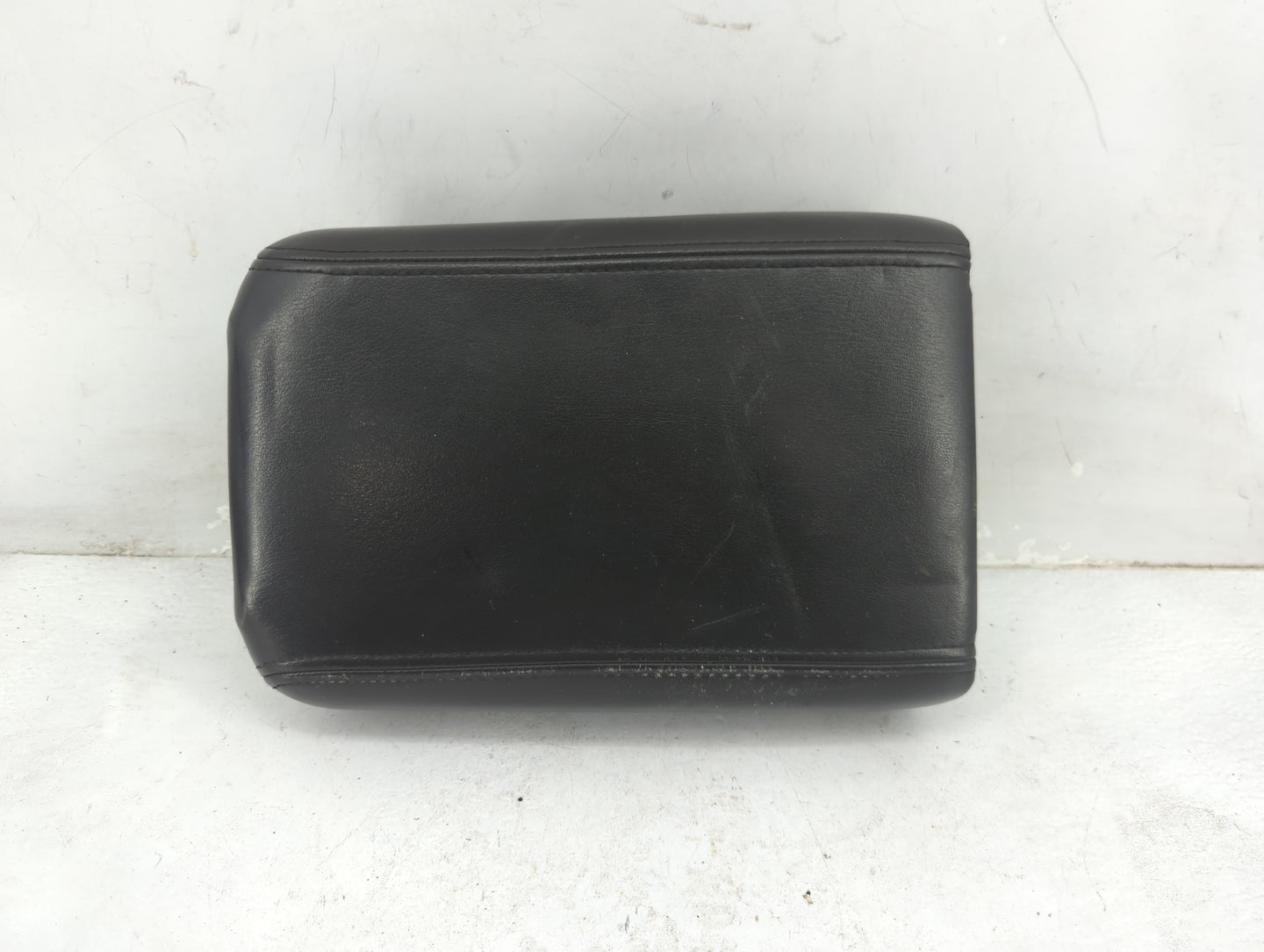 0 Saturn Outlook Center Console Armrest Cover Lid Fits OEM Used Auto Parts - Oemusedautoparts1.com