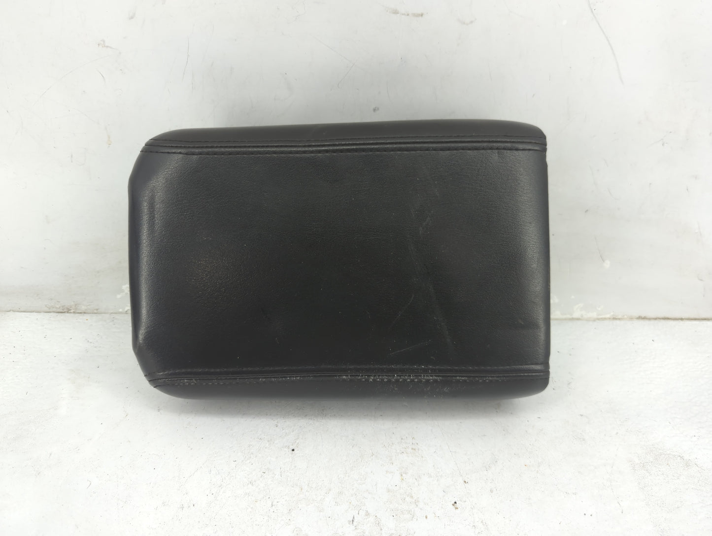 0 Saturn Outlook Center Console Armrest Cover Lid Fits OEM Used Auto Parts - Oemusedautoparts1.com