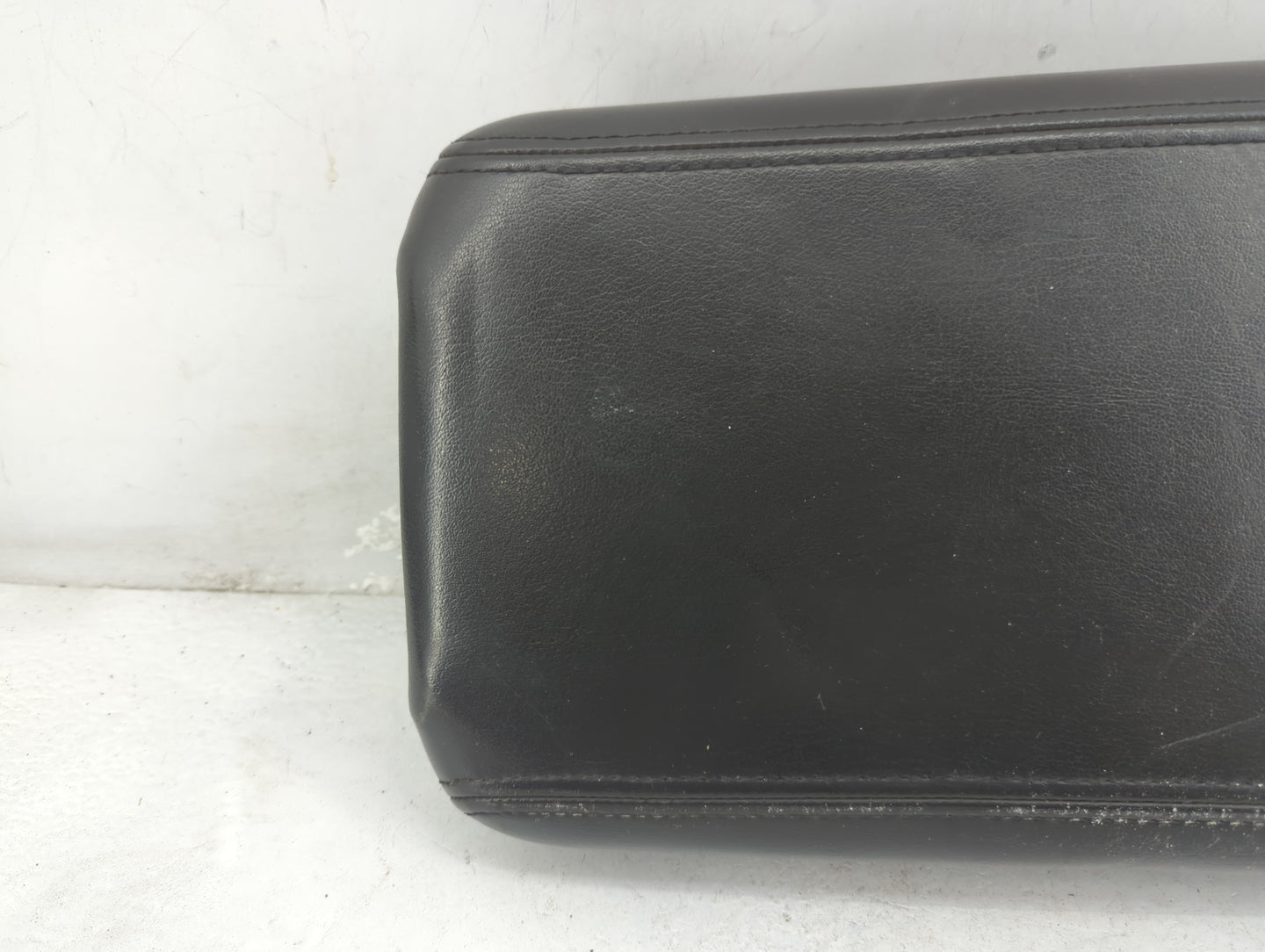 0 Saturn Outlook Center Console Armrest Cover Lid Fits OEM Used Auto Parts - Oemusedautoparts1.com