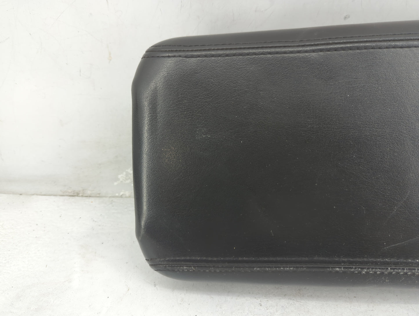 0 Saturn Outlook Center Console Armrest Cover Lid Fits OEM Used Auto Parts - Oemusedautoparts1.com