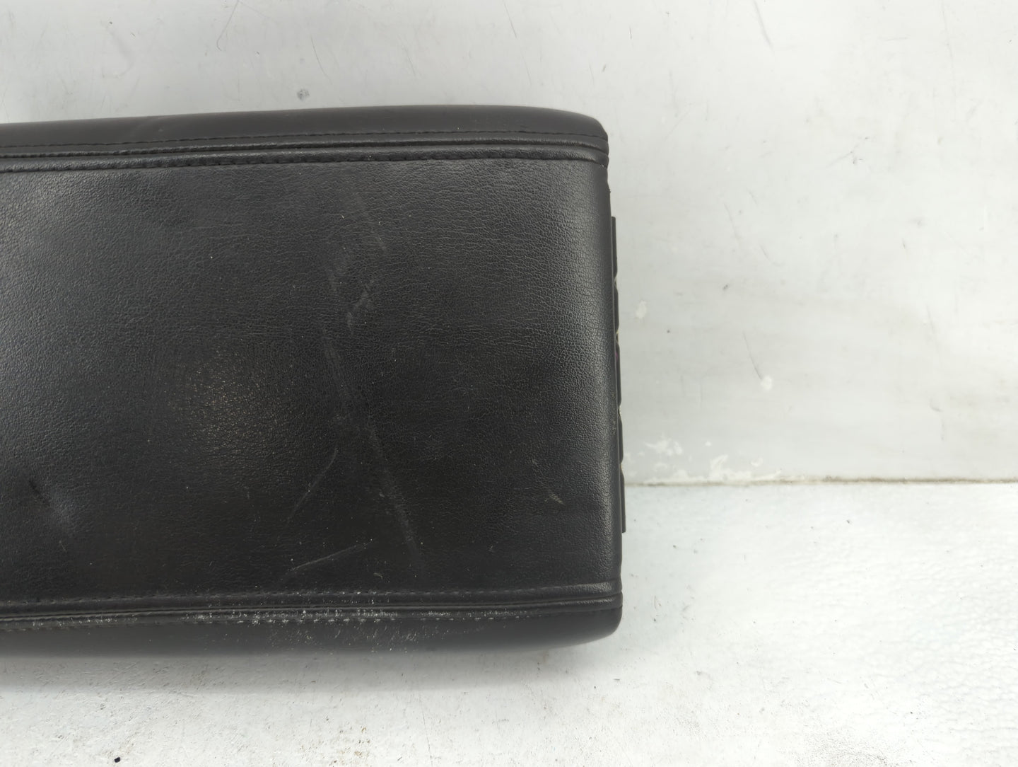 0 Saturn Outlook Center Console Armrest Cover Lid Fits OEM Used Auto Parts - Oemusedautoparts1.com