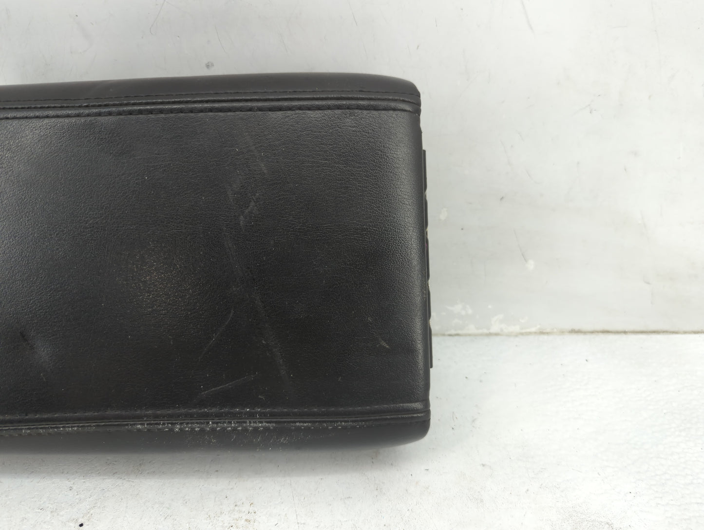 0 Saturn Outlook Center Console Armrest Cover Lid Fits OEM Used Auto Parts - Oemusedautoparts1.com