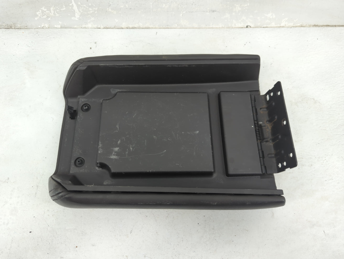 0 Saturn Outlook Center Console Armrest Cover Lid Fits OEM Used Auto Parts - Oemusedautoparts1.com