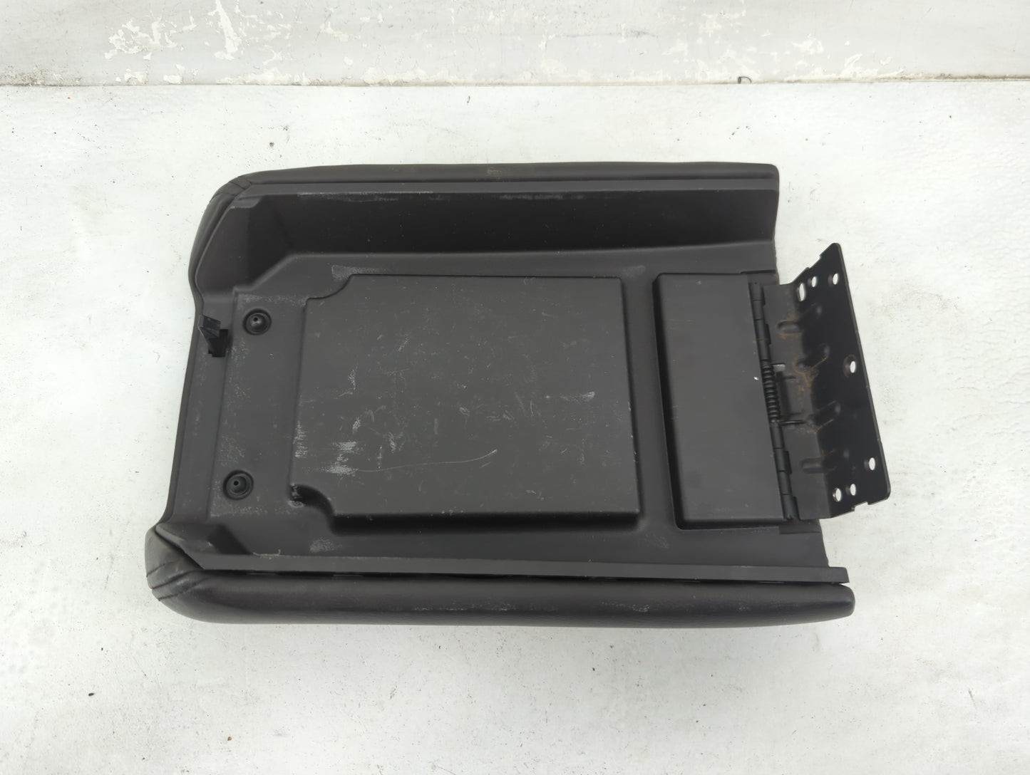 0 Saturn Outlook Center Console Armrest Cover Lid Fits OEM Used Auto Parts - Oemusedautoparts1.com