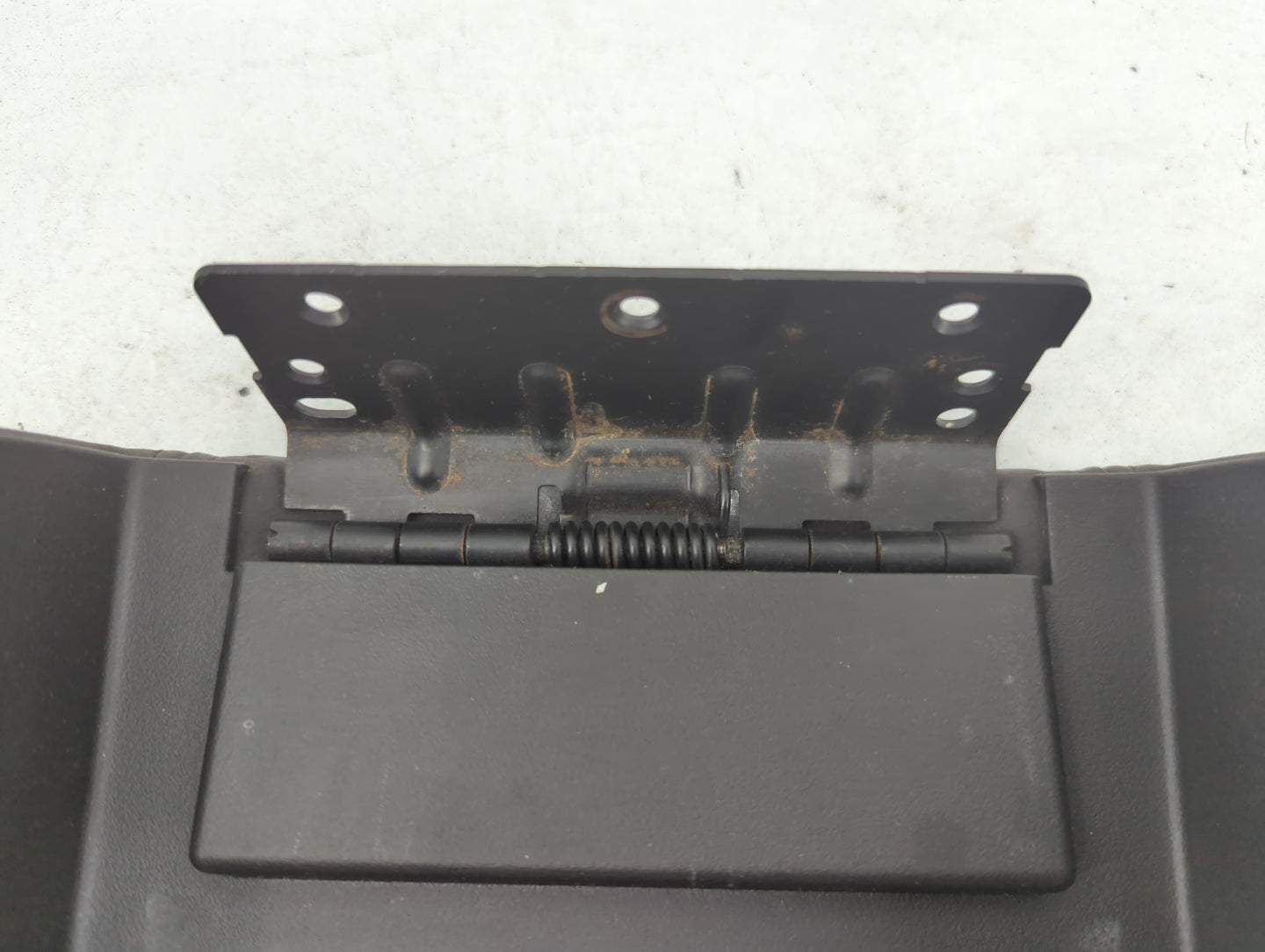 0 Saturn Outlook Center Console Armrest Cover Lid Fits OEM Used Auto Parts - Oemusedautoparts1.com