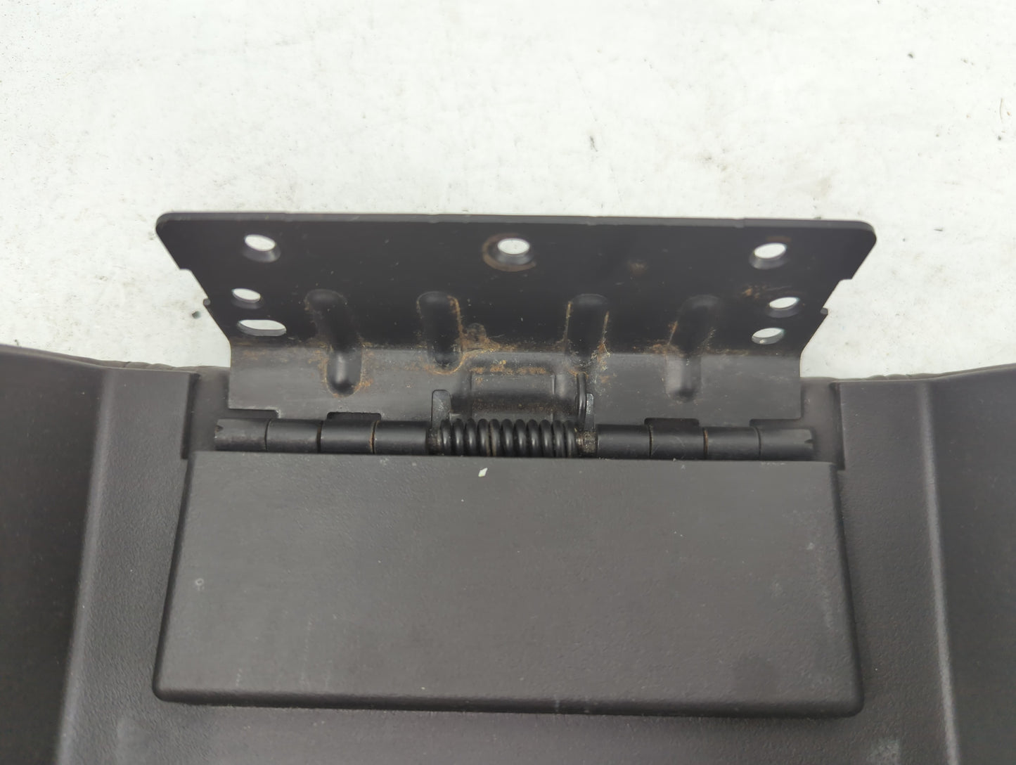 0 Saturn Outlook Center Console Armrest Cover Lid Fits OEM Used Auto Parts - Oemusedautoparts1.com