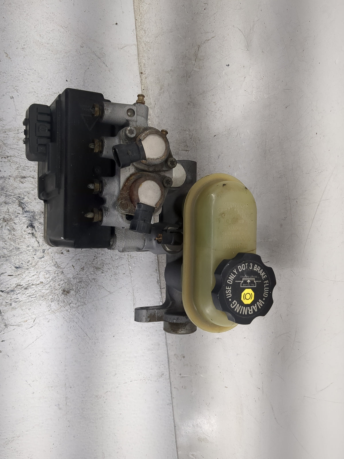 1998-1999 Saturn Sl2 Anti-Lock Brake ABS Pump Module Actuator OEM Fits Fits 1998 1999 OEM Used Auto Parts - Oemusedautoparts