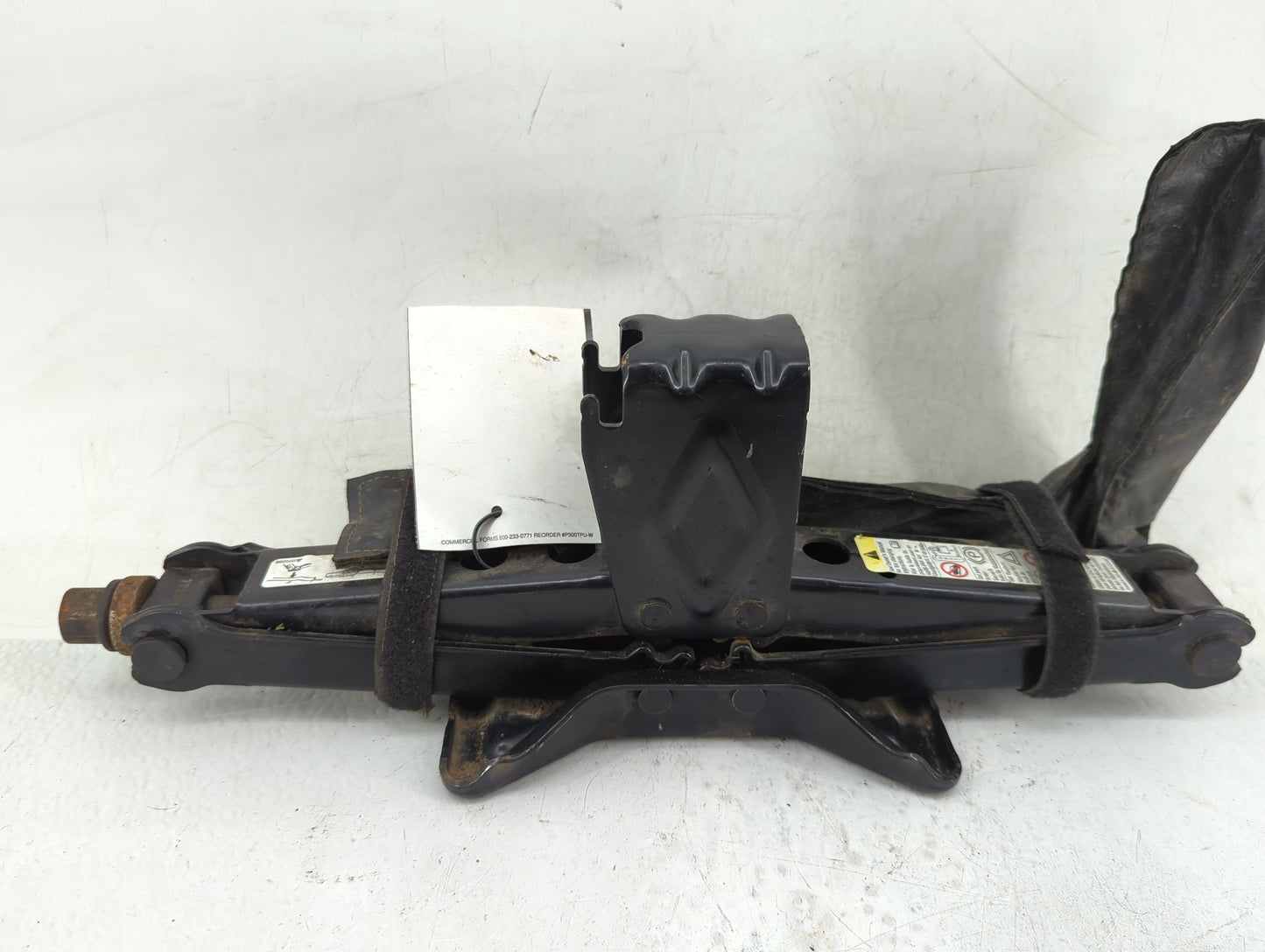 2009 Saturn Vue Spare Scissor Car Jack 1085723 - Oemusedautoparts1.com