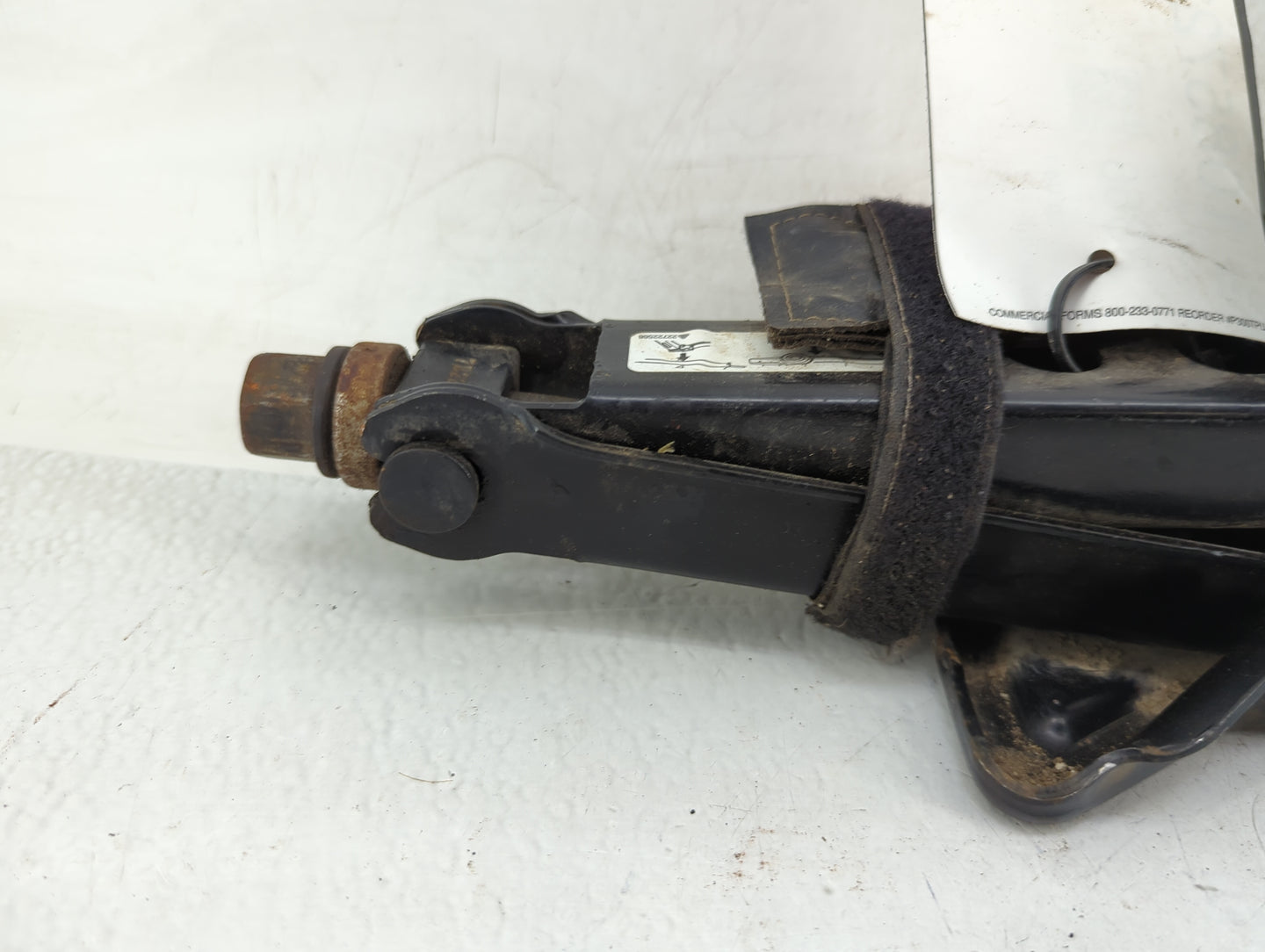 2009 Saturn Vue Spare Scissor Car Jack 1085723 - Oemusedautoparts1.com