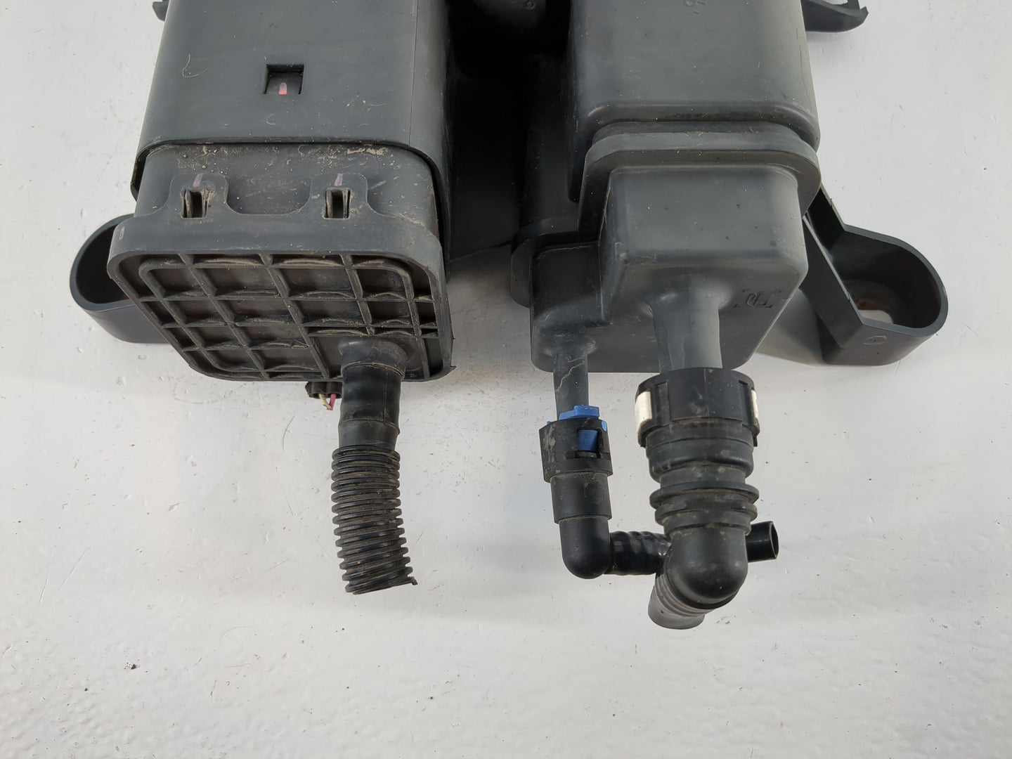 2009 Saturn Vue Fuel Vapor Charcoal Canister 1124069 - Oemusedautoparts1.com