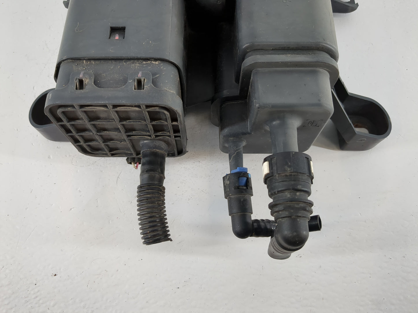 2009 Saturn Vue Fuel Vapor Charcoal Canister 1124069 - Oemusedautoparts1.com